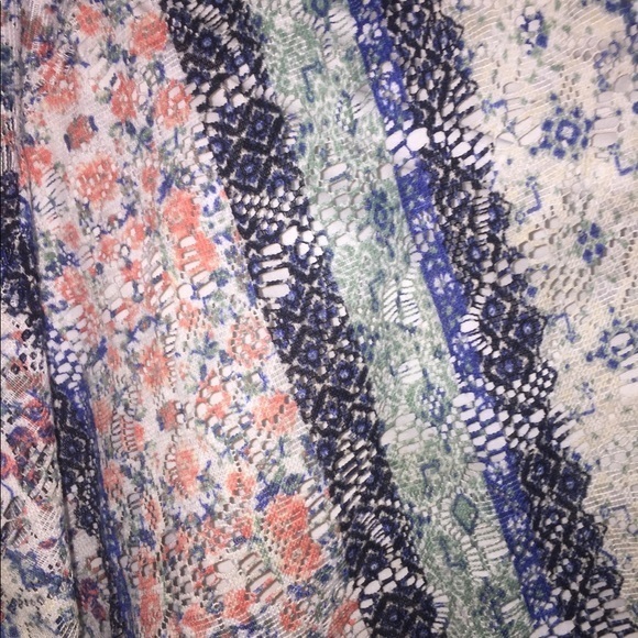 Pretty skirt by Joe B - Picture 2 of 4